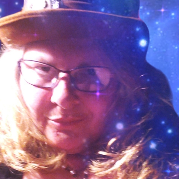 Meet your Posher, Nikki - Picture 3 of 3